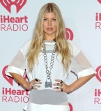 Ферги вышла в свет в откровенном наряде