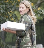 Кейт Мосс показала лицо без макияжа