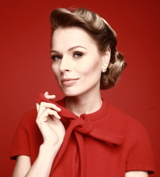 Ольгу Фреймут искупали в элитном шампанском