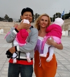 Камалия с мужем и дочками