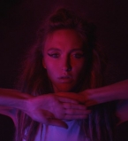 Ева Бушмина представила новый клип Нельзя поменять