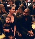 Ким Кардашьян и ее дочь блистают в прозрачных платьях