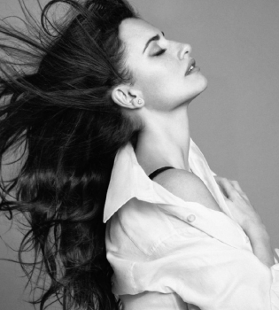 Пенелопа Крус в новой фотосессии