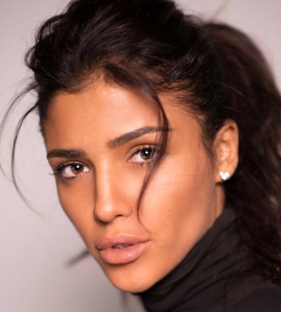 Санта Димопулос хвастается стройной фигурой