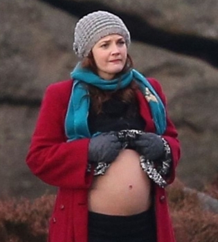 Дрю Берримор шокировала беременным животом