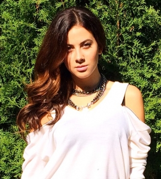 Анастасия Кожевникова хвастается стройными формами