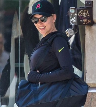 Скарлетт Йоханссон впервые после родов появилась на публике