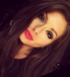 Нюша покрасила волосы в синий цвет