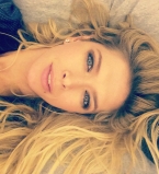 Вера Брежнева демонстрирует идеальную фигуру в нижнем белье