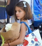 Дочь Кэти Холмс и Тома Круза заметно подросла