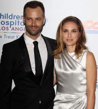 Натали Портман вышла в свет со своим супругом