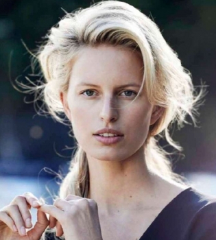 Каролина Куркова появилась в новой фотосессии без макияжа