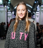 Ева Бушмина на показе Jean Gritsfeldt
