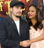 Зои Салдана ждет мальчиков-близнецов