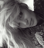 Глюкоза покоряет поклонников лицо без макияжа