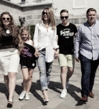 Ольга Фреймут с дочерью и родственниками