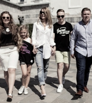 Ольга Фреймут с дочерью и родственниками