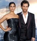 Мэттью Макконахи вышел в свет с красавицей-женой