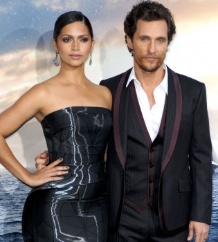 Мэттью Макконахи вышел в свет с красавицей-женой