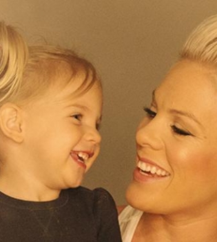 Пинк показала подросшую дочь