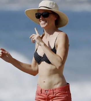 Хилари Суонк показала фигуру в бикини