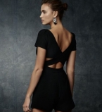 Ирина Шейк демонстрирует элегантные фэшн-образы