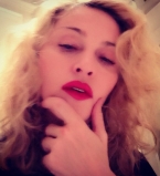 Мадонна похвасталась пышным бюстом в сексуальном корсете