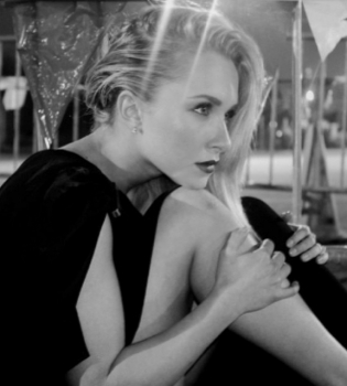 Хайден Панеттьери обнажила беременный животик