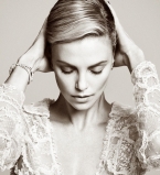 Шарлиз Терон демонстрирует неувядающую красоту