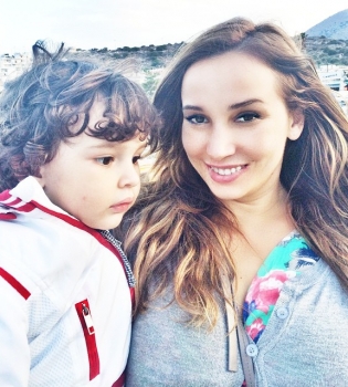 Анфиса Чехова показала подросшего сына