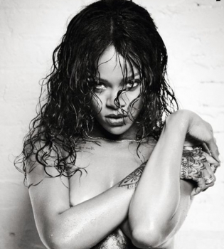 Рианна снялась в пикантной фотосессии для мужского глянца