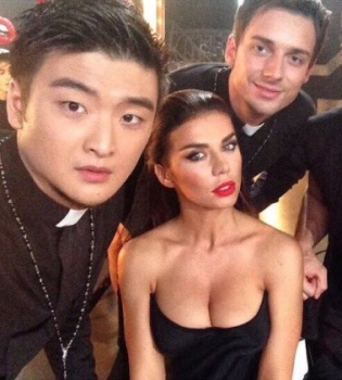 Анна Седокова и участники шоу Хочу к Меладзе