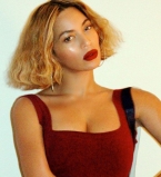 Бейонсе хвастается аппетитными формами