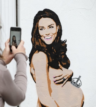 портрет беременной Кейт Миддлтон без одежды стал сенсацией