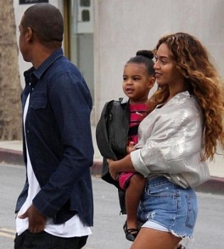 Бейонсе вышла в свет с красавицей-дочкой