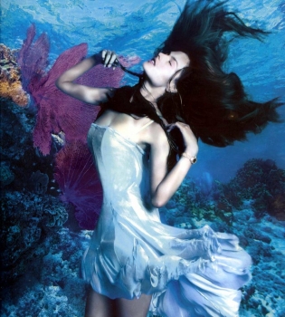 Алессандра Амбросио и Каролина Куркова в новом фотосете