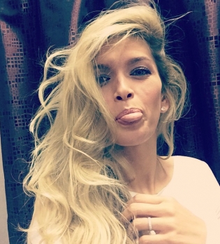 Лера Кудрявцева и Вера Брежнева поделились совместным селфи