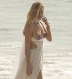 Рианна и Роузи-Хантингтон Уайтли в одинаковом провокационном платье