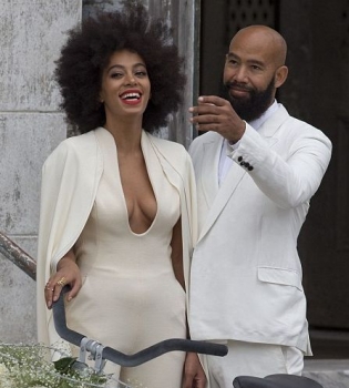 сестра Бейонсе вышла замуж за 51-летнего продюсера