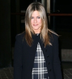 Дженнифер Энистон блистает в стильном мини