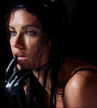 Провокационный календарь Pirelli 2015