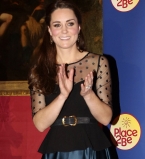 Кейт Миддлтон показала беременный животик