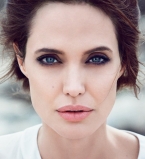 Анджелина Джоли снялась в новой фотосессии