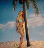 Ферги показала фигуру в бикини