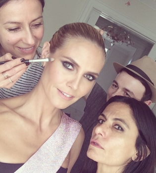 Хайди Клум демонстрирует длинные ноги