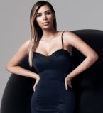 Ким Кардашьян демонстрирует аппетитные формы на обложке глянца