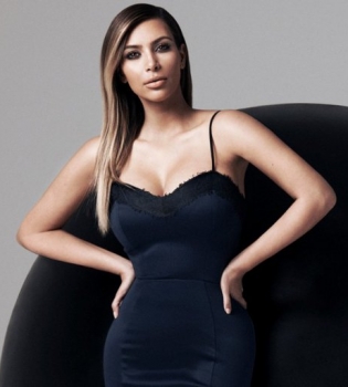 Ким Кардашьян демонстрирует аппетитные формы на обложке глянца