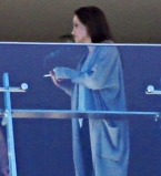 Анджелина Джоли начала курить