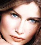 Летиция Каста появилась обнаженной на обложке глянца