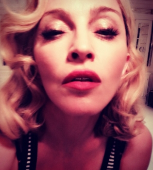 Мадонна селфи